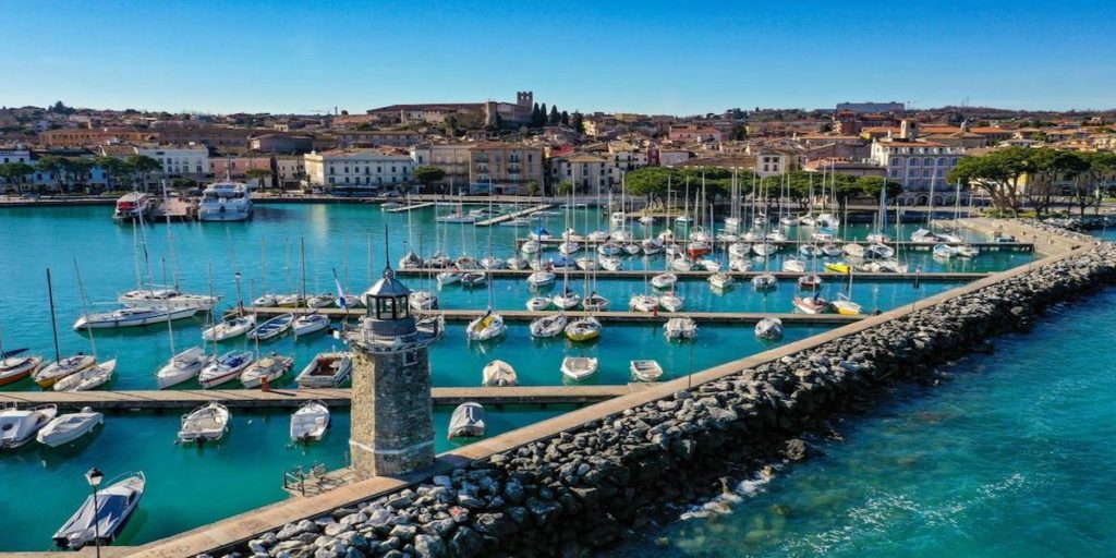 Cena romantica sul battello al Faro secolare Desenzano del Garda